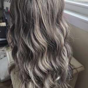 Luxurious Multi-Tone Wavy Hair Extension